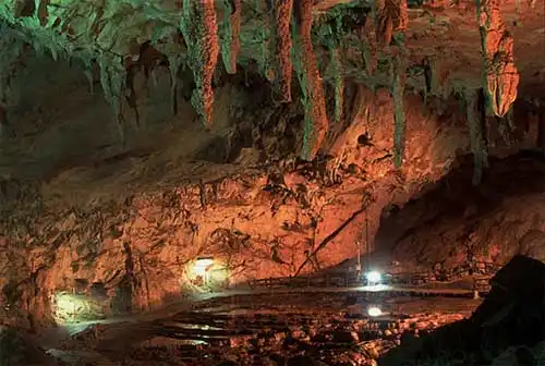 鍾乳洞